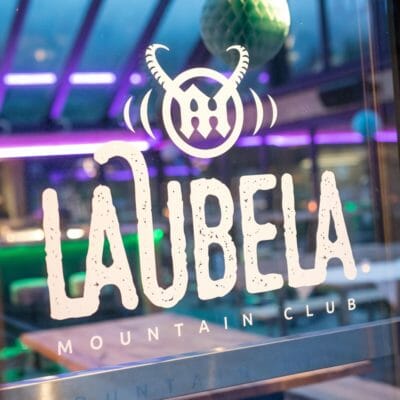 Laubela Logo auf Fenster