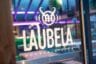 Laubela Logo auf Fenster