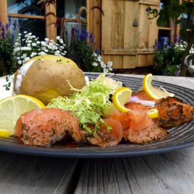 auenhuette-restaurant-lachs-kartoffeln