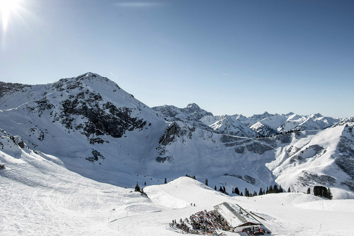 auenhuette-kleinwalsertal-piste-skigebiet-panorama