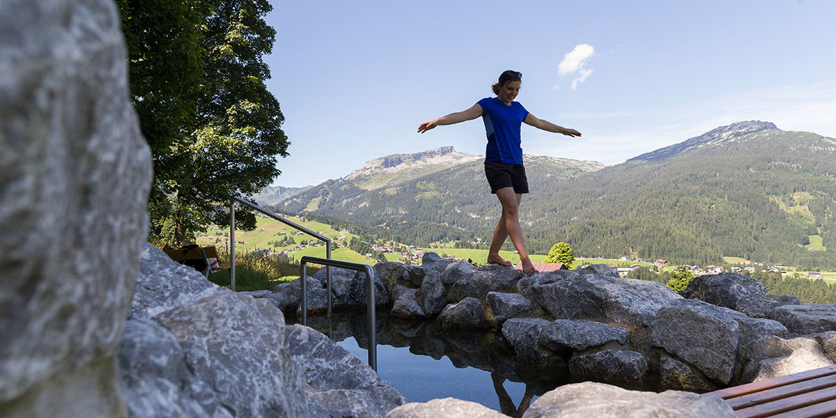 Kneipen im Kleinwalsertal - auf Steinen balancieren