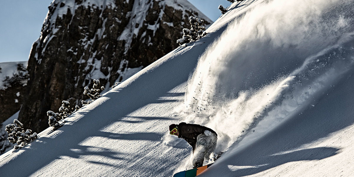 auenhuette-kleinwalsertal-snowboard-winter-pulverschnee