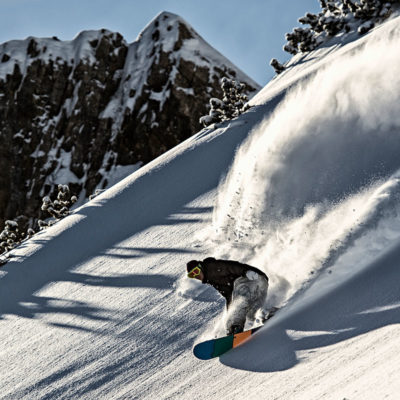 auenhuette-kleinwalsertal-snowboard-winter-pulverschnee