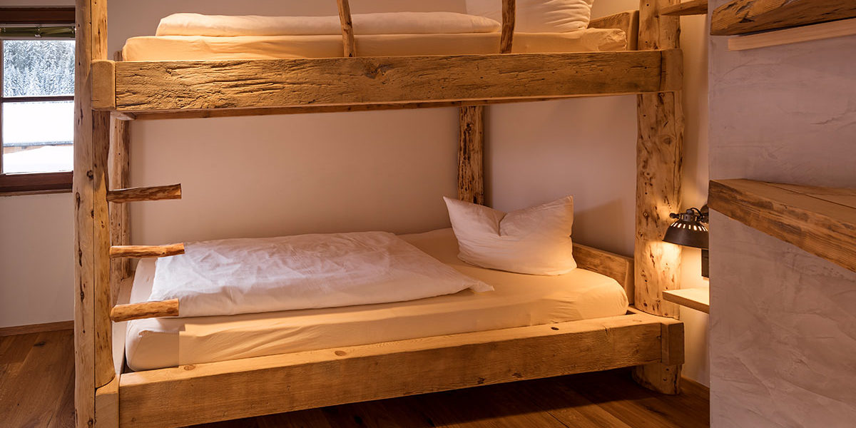 Holzstockbett - Suite Ifen - Auenhütte im Kleinwalsertal