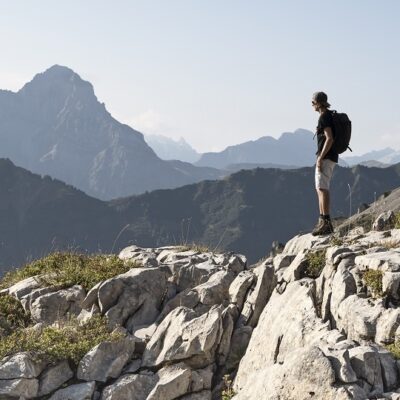 Aussicht genießen in den Alpen