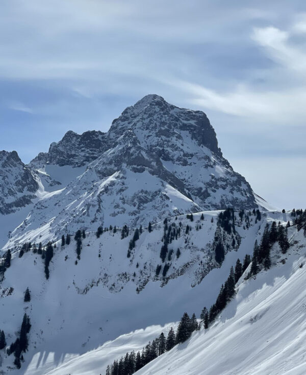 Auenhütte Kleinwalsertal Bergpanorama Winter