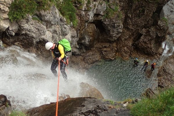 auenhuette-kleinwalsertal-aktivitaet-canyoning-abenteuer